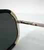 lunettes de soleil prada spr20x avec des verres noirs