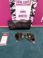 lunettes de soleil ray ban aviator rb 3025 avec les verres vert et la monture et les branches en métal doré