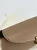 mini pochette toteme t-lock en cuir taupe