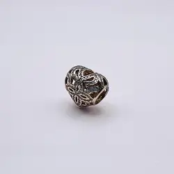 pandora charm en forme de coeur orné de cristaux