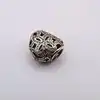 pandora charm en forme de coeur orné de cristaux