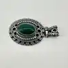 pendentif argent orné d'une pierre verte argent 925 millième (22 ct) 18,04g