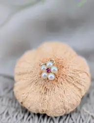 pendentif fleur orné de 5 perles de culture centrées d'un rubis or 750 millième (18 ct) 0,67g