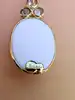 pendentif signé russo orné d'une agate blanche facettée surmontée de 3 topazes bleues or 750 millième (18 ct) 3,76g