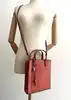 petit sac cabas marc jacobs en cuir grainé orange avec bandoulière amovible et réglable
