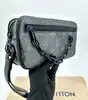 pochette louis vuitton volga en toile monogram eclipse grise / noire