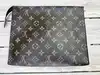 pochette / trousse de toilette louis vuitton en toile monogramme