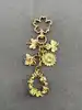 porte-clés abeille fleurs et trèfle
