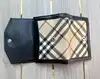 portefeuille burberry en toile à motif carreaux beige et cuir noir