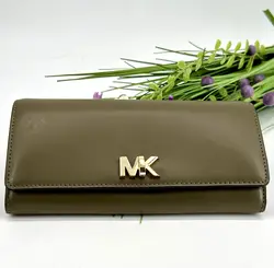 portefeuille michael kors carryall en cuir vert olive