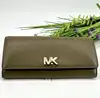 portefeuille michael kors carryall en cuir vert olive