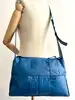 sac à bandoulière bottega veneta cassette en cuir bleu