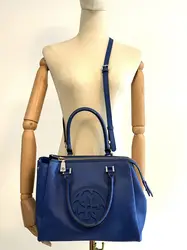 sac à main guess en cuir bleu avec bandoulière