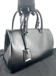 sac à main jil sander en cuir lisse noir avec bandoulière et finitions argentées