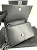 sac bandoulière yves saint laurent kate en cuir lisse noir avec pompon et finitions argentées