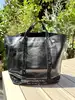 sac cabas vanessa bruno en cuir noir paillettes noir