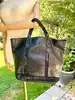 sac cabas vanessa bruno en cuir noir paillettes noir