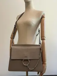 sac chloé faye en cuir bi matière taupe et beige avec une bandoulière non d'origine