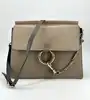 sac chloé faye en cuir bi matière taupe et beige avec une bandoulière non d'origine