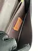 sac pochette coach en cuir grainé noir, chîne dorée détachable