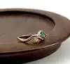 20020150 bague vague sertie d'oxydes incolore et vert t56