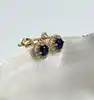 23042260 boucles d'oreilles puces motif rond avec oxydes bleu et incolores