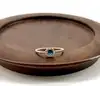 2966460 bague solitaire perlée avec oxydes bleu rond et incolores t54