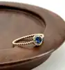 2966460 bague solitaire perlée avec oxydes bleu rond et incolores t54