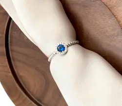 2966460 bague solitaire perlée avec oxydes bleu rond et incolores t56