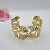 31222764 bracelet manchette motif feuille de ginkgo en acier doré