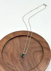 87397645 collier orné d'une pierre verte en forme de goutte d'eau argent 925 millième (22 ct) 2,5g