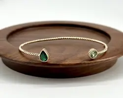 97438658 bracelet jonc ouvert, perlé, orné d’oxydes verts