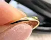 bague bombée en 2 ors centrée d'un saphir or 750 millième (18 ct) 2,61g