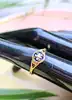 bague filigrane motif fleur émaillée or 750 millième (18 ct) 1,65g