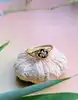 bague filigrane motif fleur émaillée or 750 millième (18 ct) 1,65g