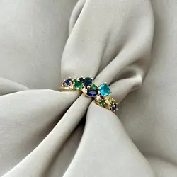 bague ornée d'oxydes bleus en métal doré