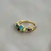 bague ornée d'oxydes bleus en métal doré