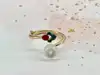 bague ouverte en émail et ornée d'une pierre de lune