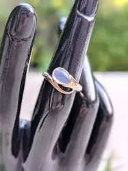 bague serpent en or ornée d'une pierre de lune forme goutte d'eau or 375 millième (9 ct) 2,11g