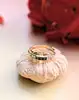 bague style art déco en 2 ors centrée de 3 saphirs carrés et 2 diamants or 750 millième (18 ct) 3,05g