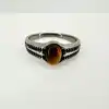 bgac bague chevalière avec pierre oeil de tigre ovale en acier argenté t67