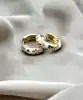 boucles d'oreilles céoles en émail blanc à motif floral