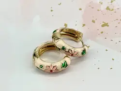 boucles d'oreilles en émail rose à motif floral
