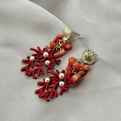 boucles d'oreilles pendantes motif corail