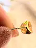 boucles d'oreilles puces chacune sertie d'une citrine forme coeur or 750 millième (18 ct) 0,87g