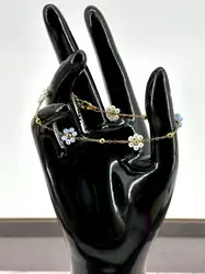 bracelet chaîne orné de fleurs en bills et perles synthétiques