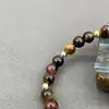 bracelet élastiqué boules en pierre oeil de tigre, oeil de taureau et oeil de faucon d6,5mm et métal doré d4mm