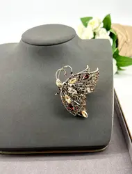 broche broche papillon pavé d'oxydes en métal doré t4,8 x 6 cm