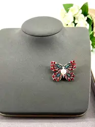 broche broche papillon rouge pavé d'oxydes en métal doré t3 x 4 cm