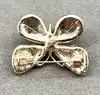 broche broche papillon rouge pavé d'oxydes en métal doré t3 x 4 cm